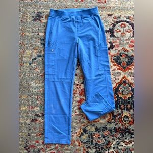 FIGS Men's Axim Cargo Scrub Pants, Size medium,
Color Ceil Blue